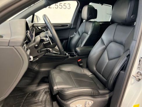 Used 2023 Porsche Macan Turbo image 20