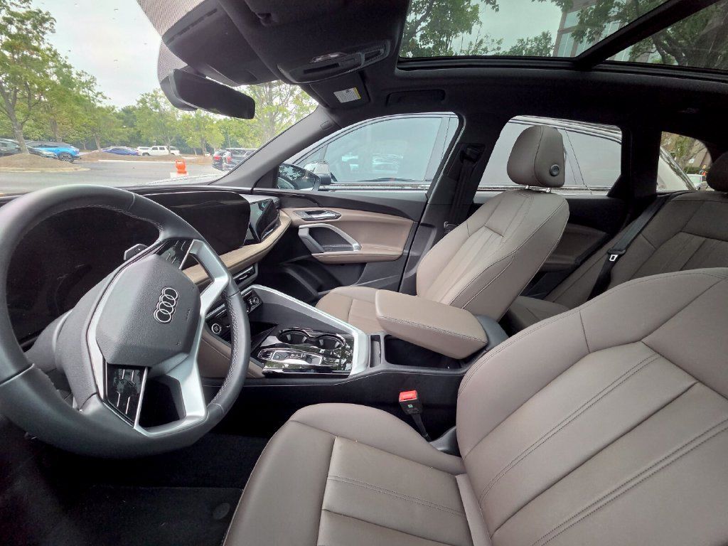Used 2025 Audi Q5 Premium w/ Convenience Package AWD/4WD image 7