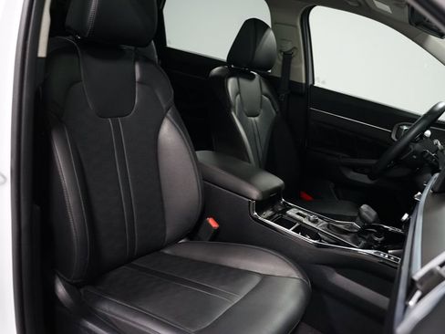 Used 2025 Kia Sorento SX image 30