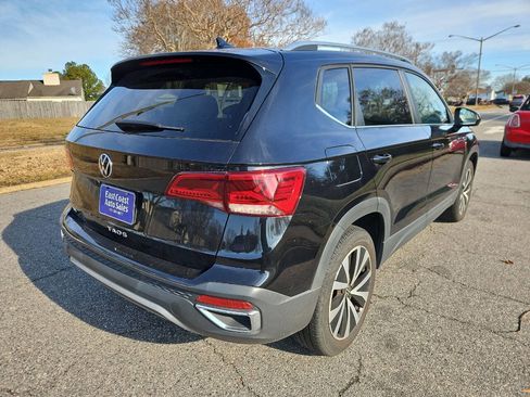 Used 2022 Volkswagen Taos SE image 4