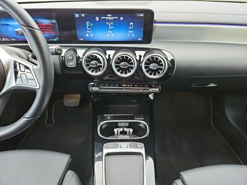 Used 2025 Mercedes-Benz CLA 250 4MATIC image 11