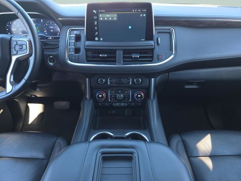 Used 2024 Chevrolet Suburban LT image 23