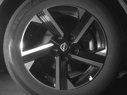 Used 2025 Nissan Sentra SV image 13