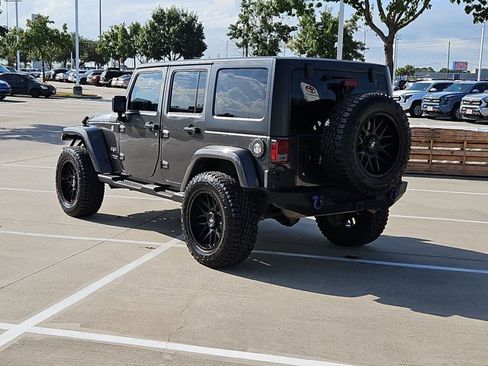 Used 2016 Jeep Wrangler Unlimited Sahara w/ Connectivity Group AWD/4WD image 8