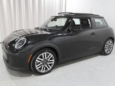 Certified 2025 MINI Cooper S image 3