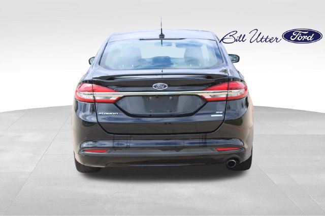 Used 2017 Ford Fusion SE w/ Equipment Group 201A FWD image 6