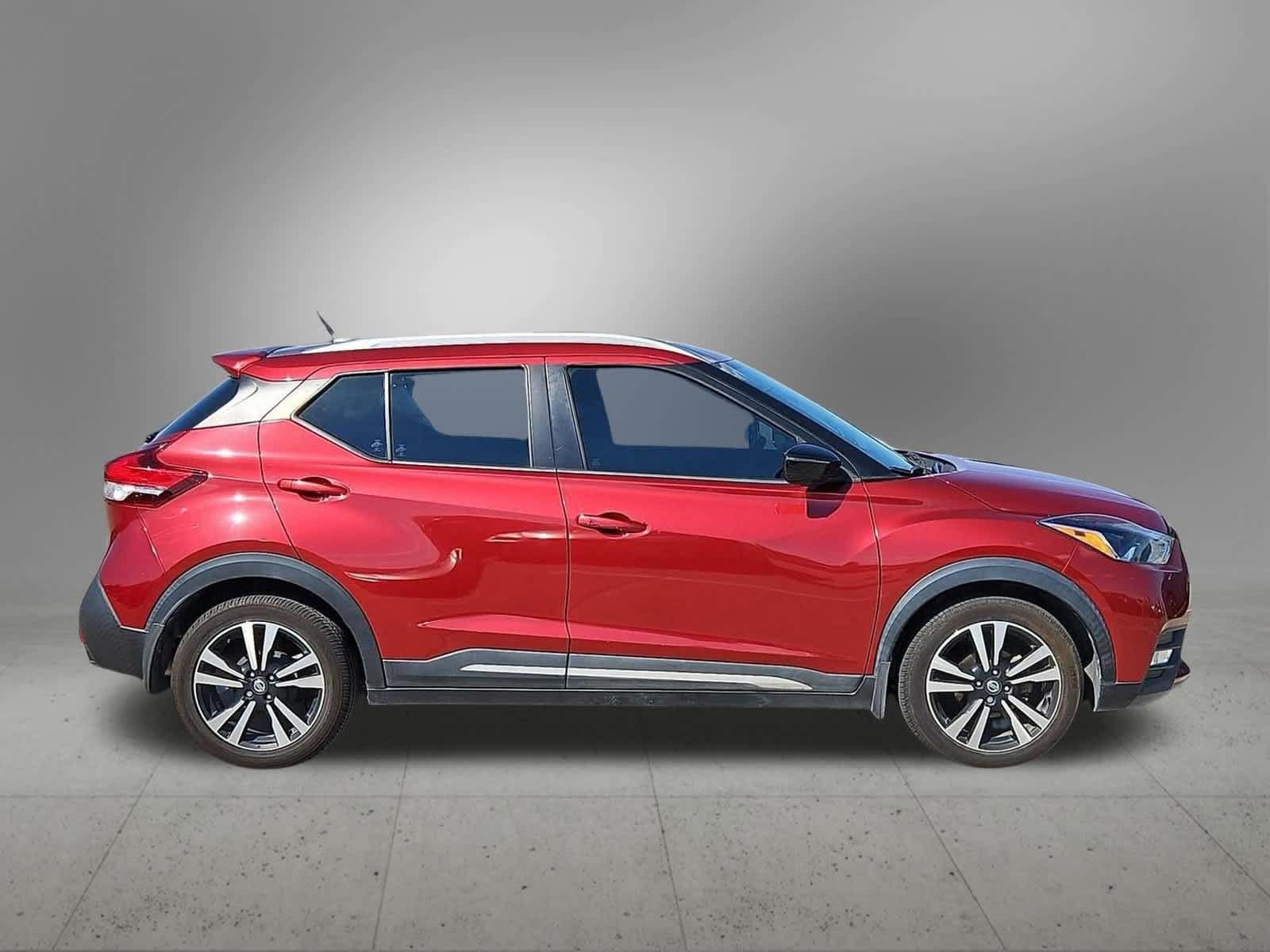 Used 2019 Nissan Kicks SR w/ SR Premium Package FWD image 7
