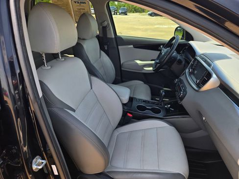 Used 2019 Kia Sorento SX w/ SX Touring Package FWD image 26