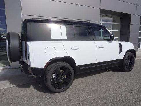 New 2026 Land Rover Defender 110 X-Dynamic SE image 4