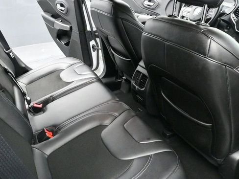 Used 2020 Jeep Cherokee Latitude Plus image 20