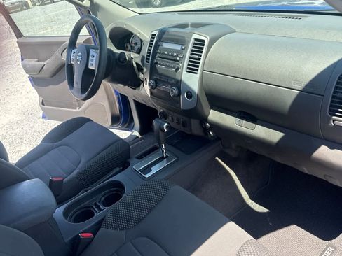 Used 2012 Nissan Frontier SV w/ Sport Appearance Pkg AWD/4WD image 17