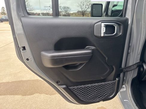 Used 2018 Jeep Wrangler Unlimited Sport S image 17