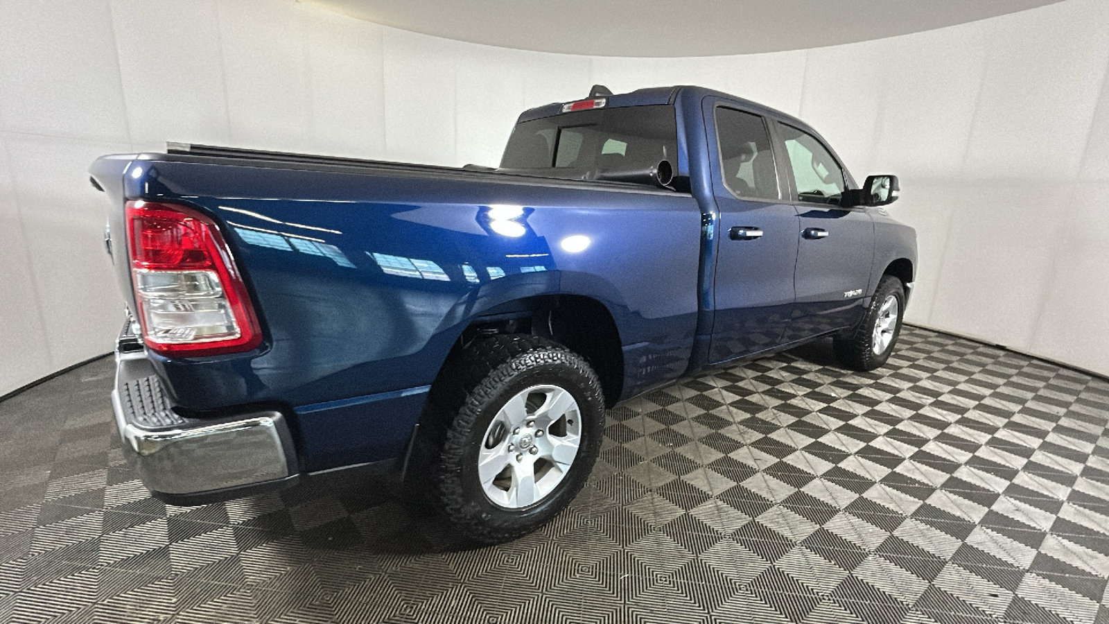 Used 2020 RAM 1500 Big Horn AWD/4WD image 3