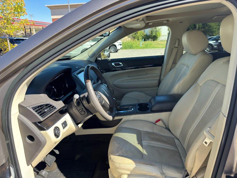 Used 2019 Lincoln MKT AWD image 9