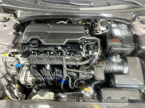Used 2025 Hyundai Elantra Limited FWD image 32