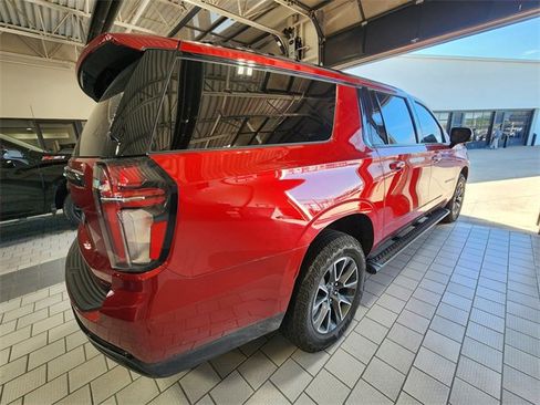 Used 2023 Chevrolet Suburban Z71 w/ Luxury Package AWD/4WD image 3