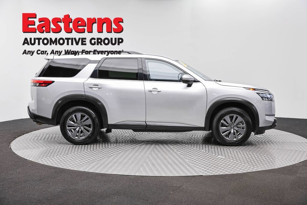 Used 2025 Nissan Pathfinder SV FWD image 4