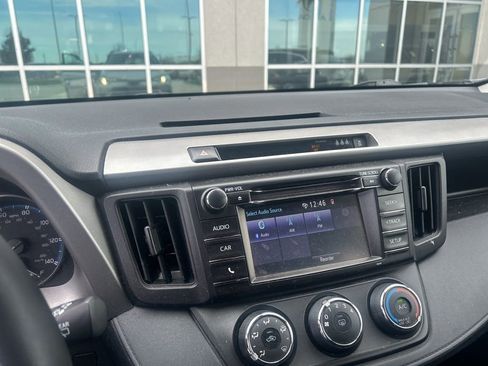 Used 2018 Toyota RAV4 LE image 10