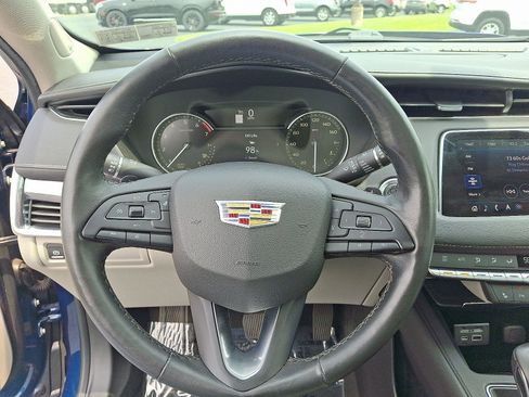 Used 2019 Cadillac XT4 Luxury w/ Cold Weather Package FWD image 20