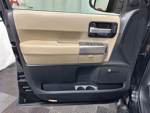 Used 2019 Toyota Sequoia Limited w/ Safety & Convenience Package image 23