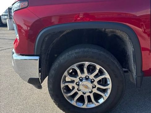 Used 2025 Chevrolet Silverado 2500 LTZ w/ LTZ Convenience Package AWD/4WD image 9