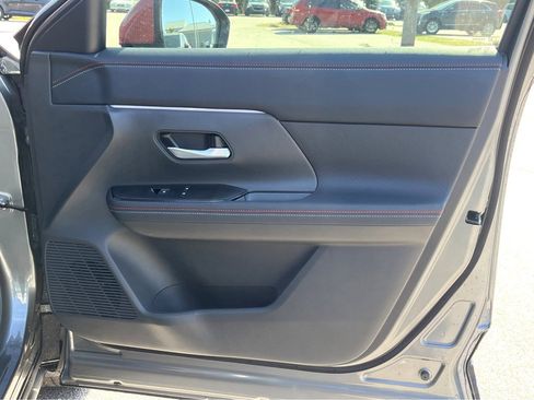 New 2025 Nissan Kicks SR image 7