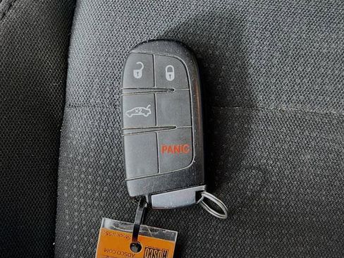 Used 2016 Chrysler 200 Limited image 12