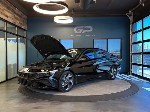 Used 2025 Hyundai Elantra Sport FWD image 24