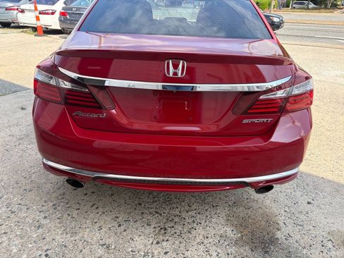 Used 2017 Honda Accord Sport image 5