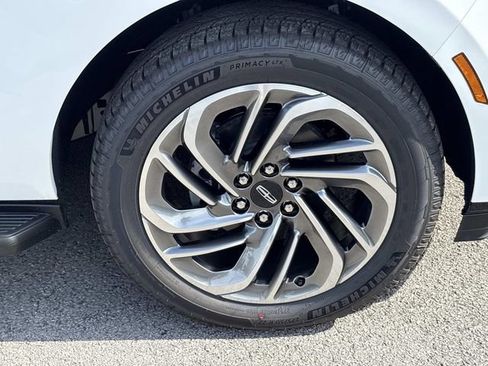 New 2026 Lincoln Navigator Premiere AWD/4WD image 9