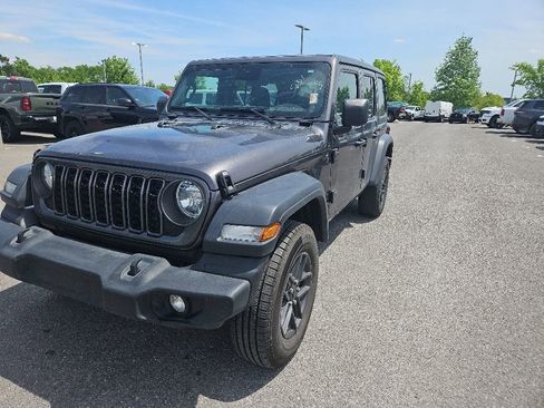 Used 2024 Jeep Wrangler Unlimited Sport AWD/4WD image 3