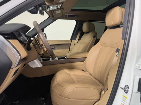 New 2025 Land Rover Range Rover SE image 4