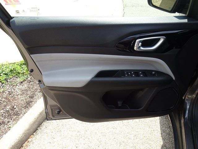 Used 2022 Jeep Compass Limited AWD/4WD image 13