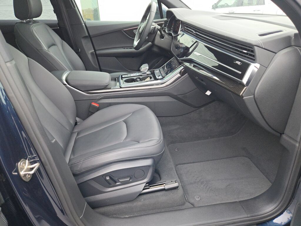 Used 2025 Audi Q7 3.0T Premium Plus AWD/4WD image 7