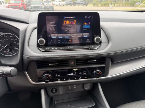 Used 2025 Nissan Rogue SV image 11