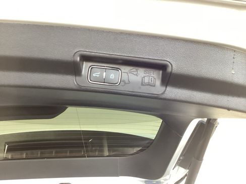 Used 2023 Ford Explorer XLT AWD/4WD image 34