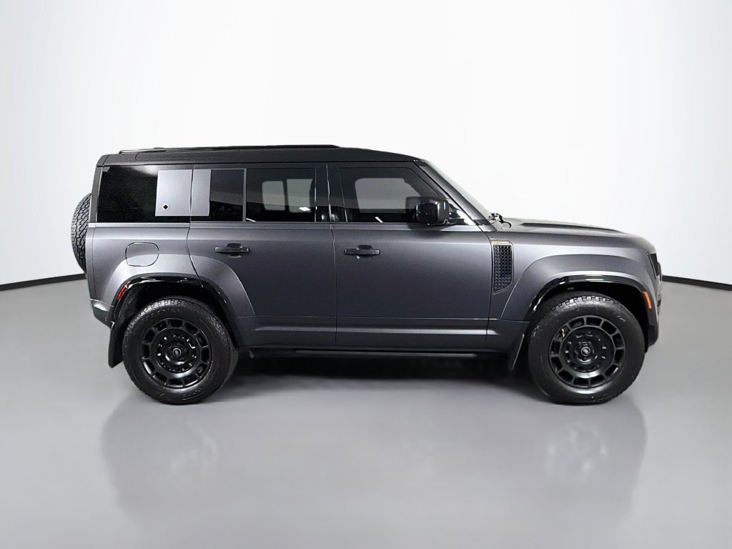 Used 2025 Land Rover Defender 110 AWD/4WD image 4