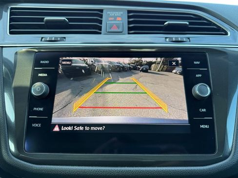 Used 2018 Volkswagen Tiguan SEL image 15