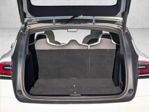 Used 2022 Tesla Model X image 6