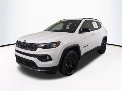 Used 2025 Jeep Compass Latitude w/ Altitude Special Edition AWD/4WD image 9