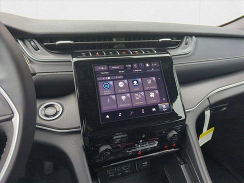 New 2025 Jeep Grand Cherokee Altitude image 14