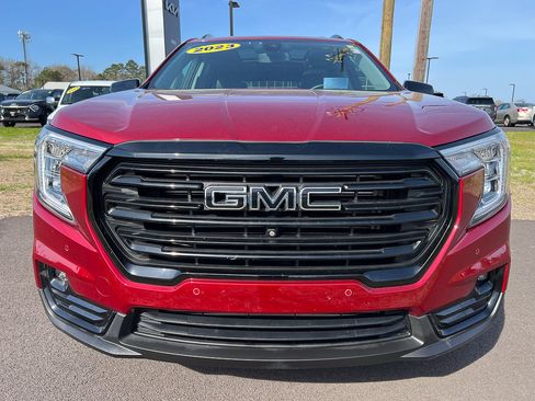Used 2023 GMC Terrain SLT w/ Tech Package AWD/4WD image 14