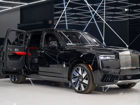 Used 2025 Rolls-Royce Cullinan image 5
