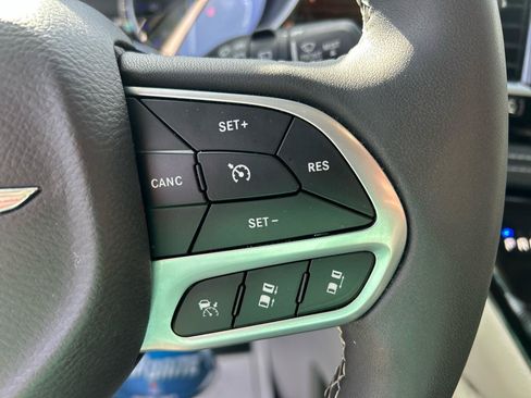 Used 2023 Chrysler Pacifica Limited w/ Uconnect Theater Family Group AWD/4WD image 20