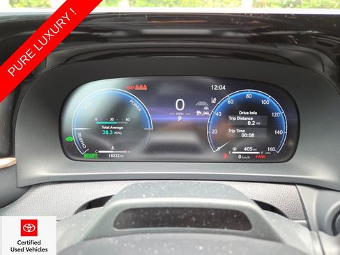 Used 2024 Toyota Crown AWD/4WD image 31