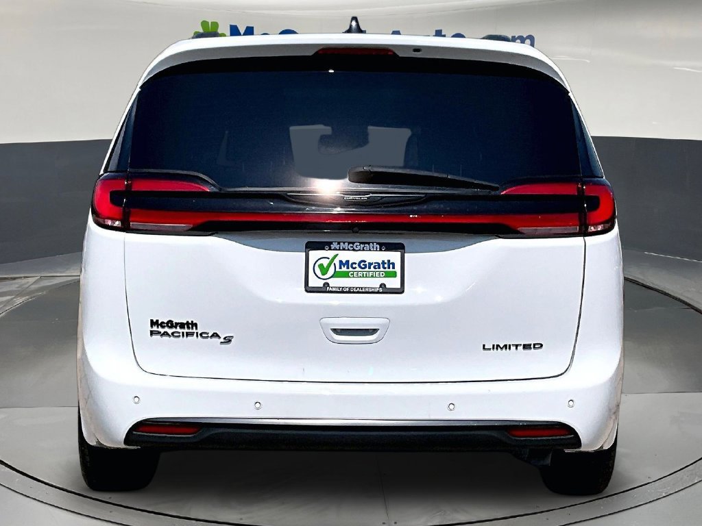 Used 2025 Chrysler Pacifica Limited FWD image 6