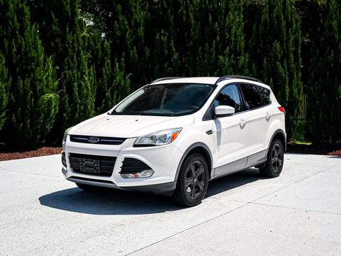 Used 2016 Ford Escape SE w/ Equipment Group 201A AWD/4WD image 5