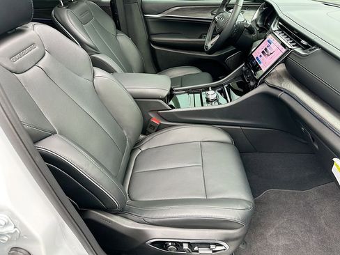 New 2025 Jeep Grand Cherokee L Overland w/ Advanced Protech Group III image 32