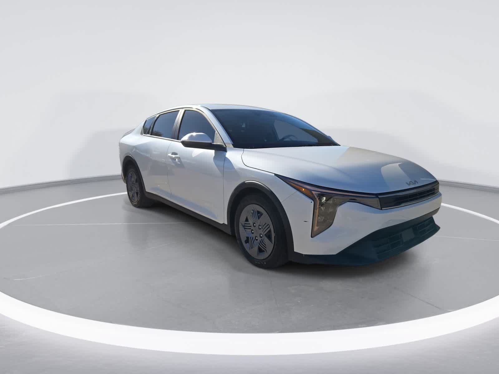 Used 2025 Kia K4 FWD image 2