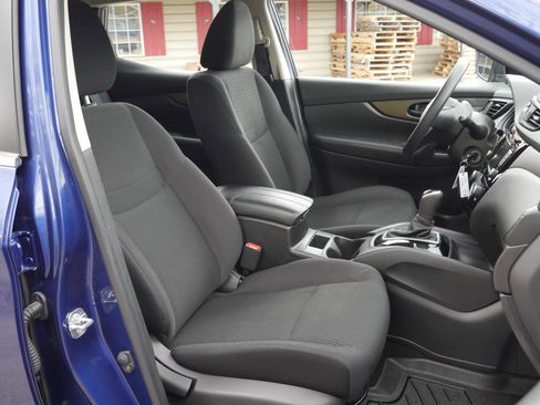 Used 2019 Nissan Rogue Sport S image 24